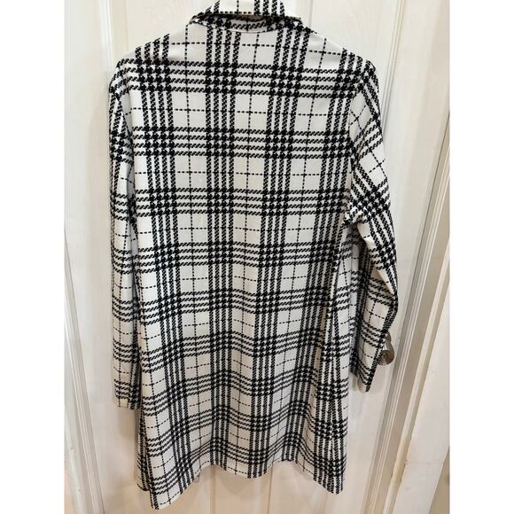 Black and White Blazer Size XL - Picture 4 of 7